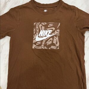 Nike Chocolate Brown Tee with Graphic Logo size boys medium